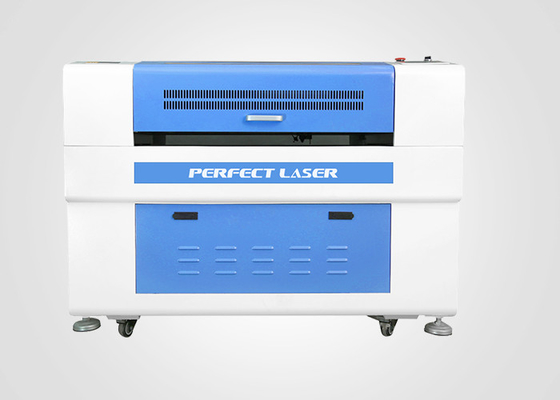 Refrigeratore d'acqua per macchina per incisione laser in plastica con laser CO2 da 900 * 600 mm con sistema di controllo CNC