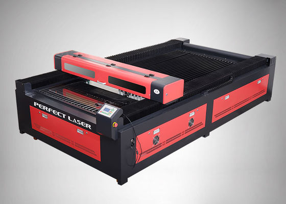 Macchina di taglio laser a CO2 grande dimensione 1300x2500MM con raffreddamento ad acqua per pelli di tessuto